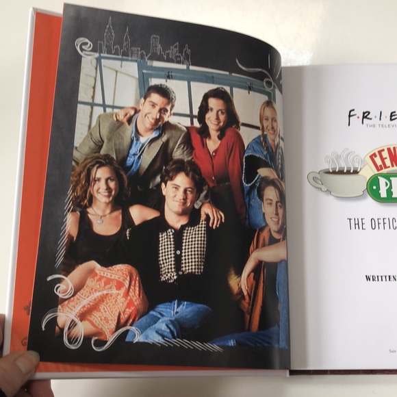 Friends Central Perk - The Official Cookbook - Picture 4 of 16